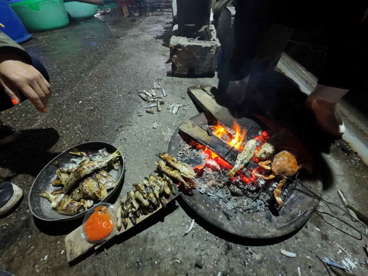 3-Hour Halong Dawn Fish Market Tour by Car