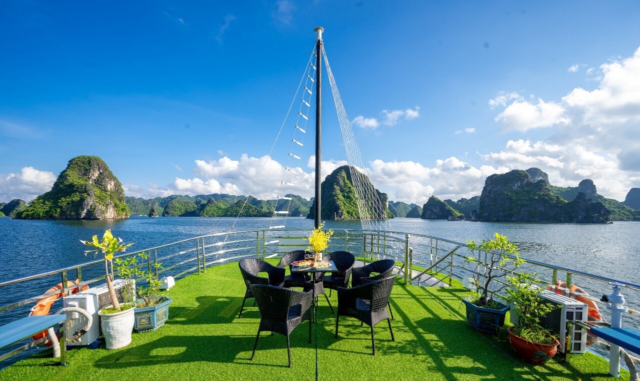 Halong Bay Deluxe Tour (01)