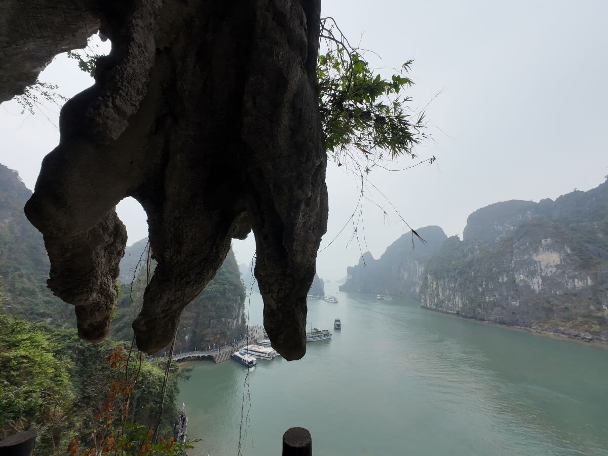 Halong Bay Scenic Cruise (02)