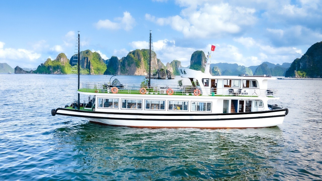 Ultimate Halong Bay Deluxe Tour: Highlights from Halong Cruise Port