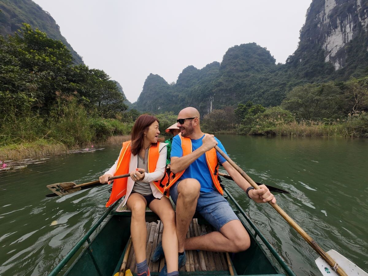 Trang An Hoa Lu Tour for Halong Cruise Passengers